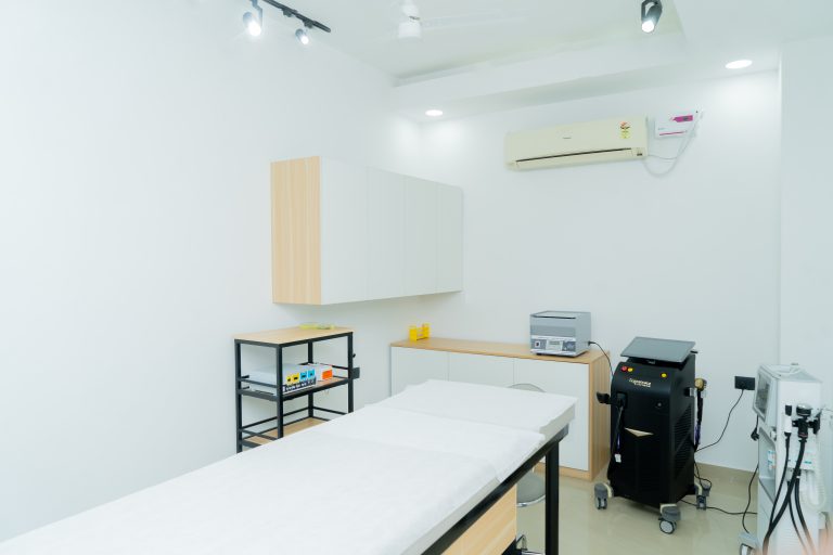 Advanced laser treatment room at Skin 6